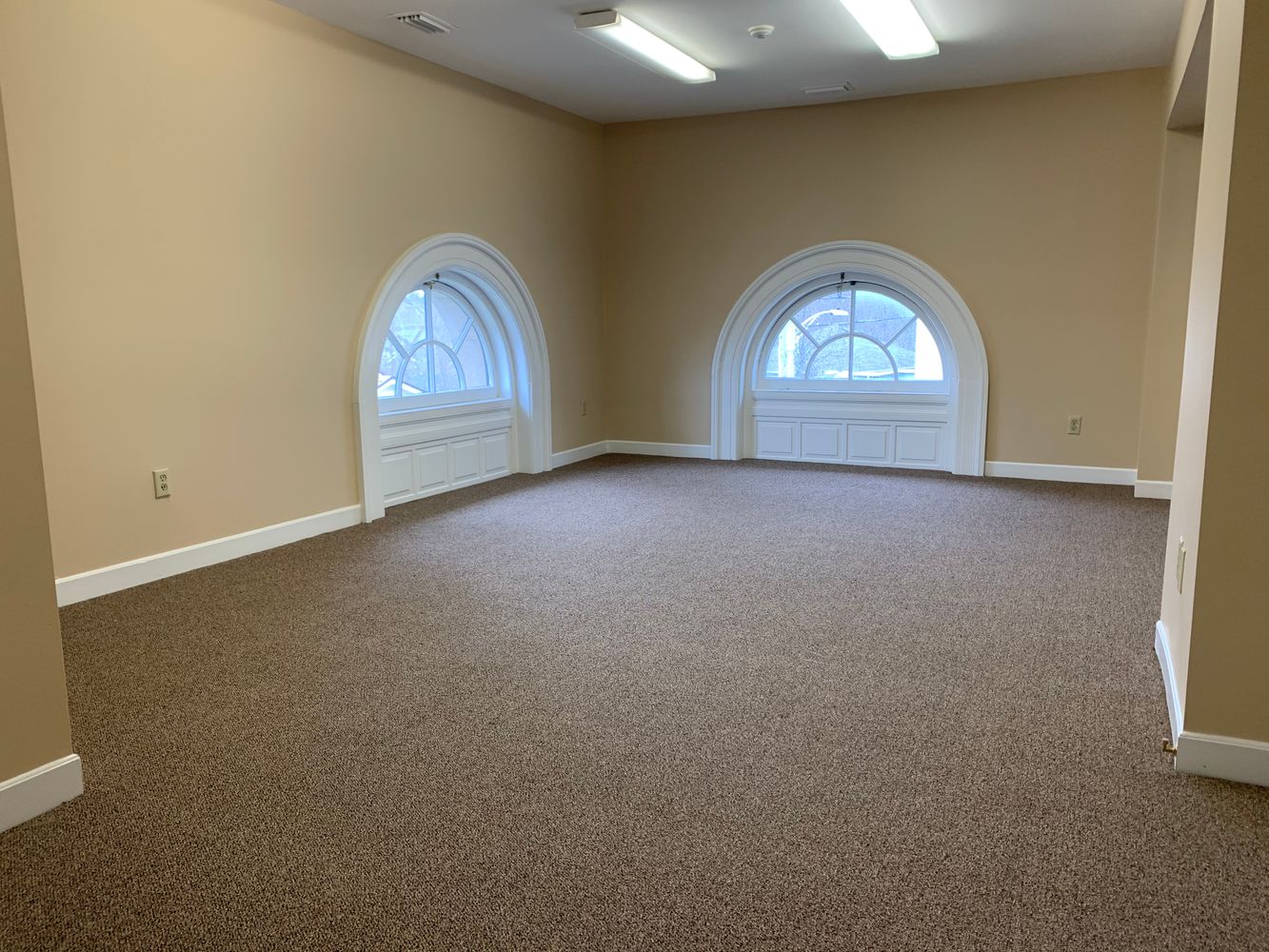 Amesbury Building : 100 Main St, Amesbury, MA 01913